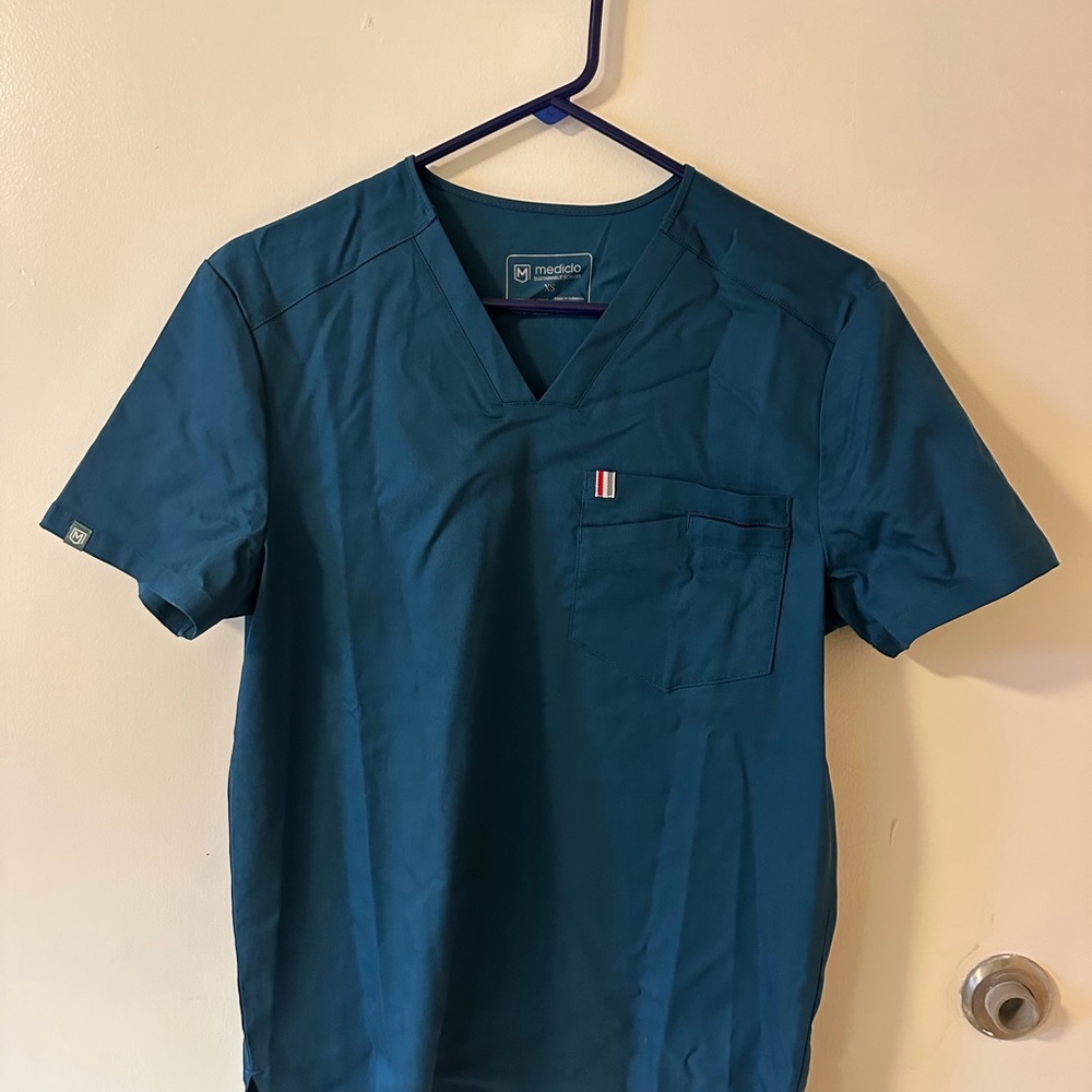 Mediclo Men’s Carribean Blue Scrub Top